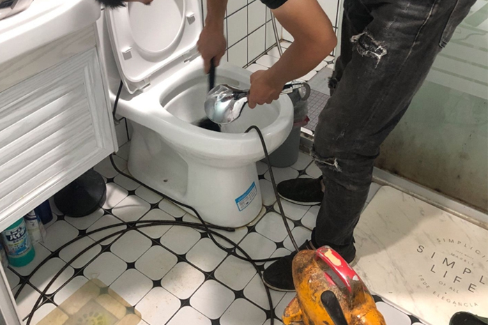 章贡马桶堵塞自己疏通还是找师傅?专业上门服务让你省时更省心